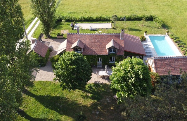 Country house near Chambord, calm, relaxation, meadows, woods.