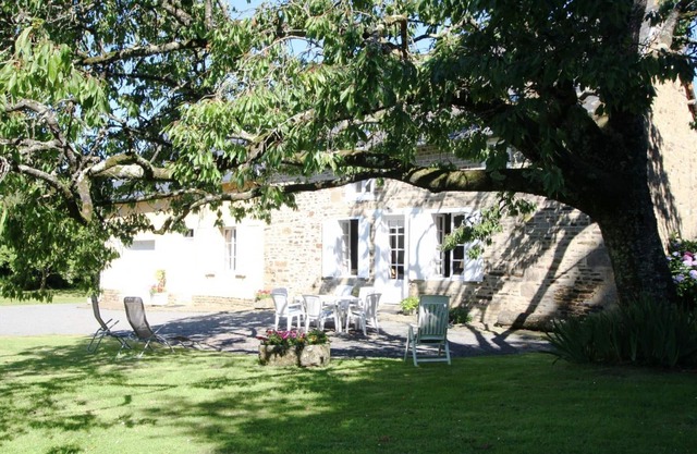 Country house near Mont St-Michel with garden, WiFi and parking