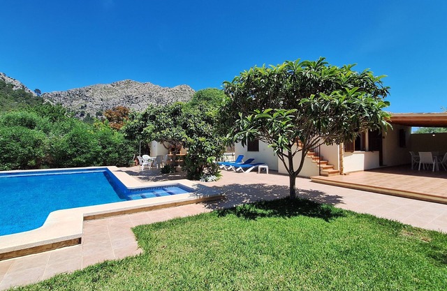 Country house surrounded by beautiful countryside, with a large pool WIFI FREE