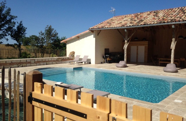 Country House 'Villa Virginie Gite 1' with Private Pool, Wi-Fi and Air Conditioning