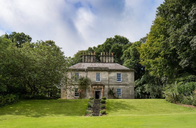 Country House with large garden, ample parking, sleeping 18 people