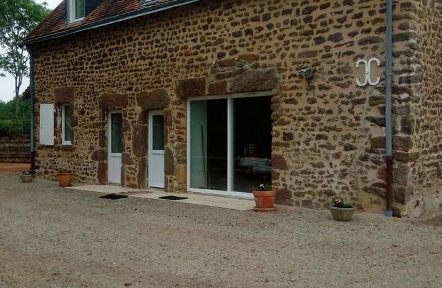 Country house with independent batisse