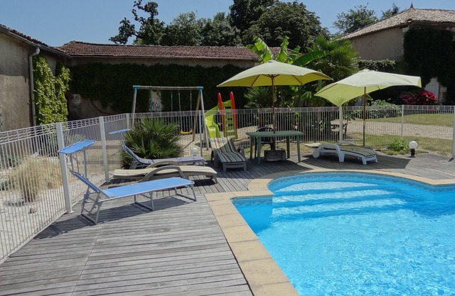 Country house with private heated pool for large families