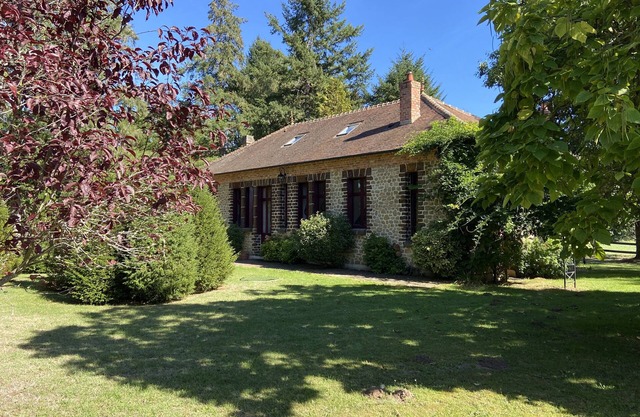 Country house with swimming pool and tennis court