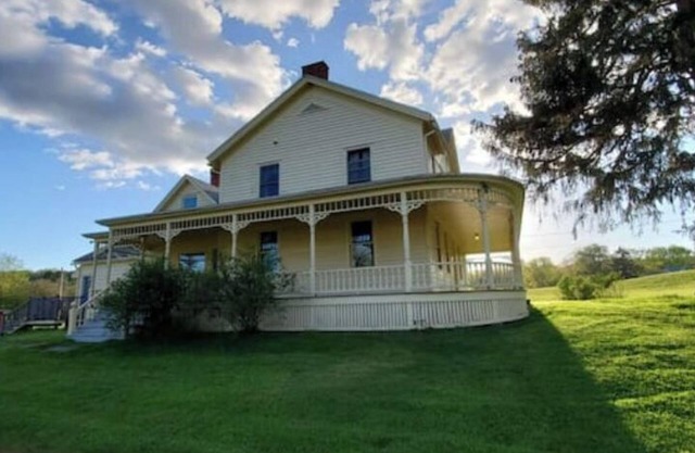 Country living close to the capital region 100 acres of nature to explore