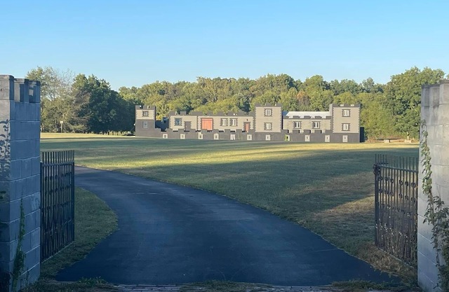 Country living minutes away from Churchill Downs, Airport, major attractions.