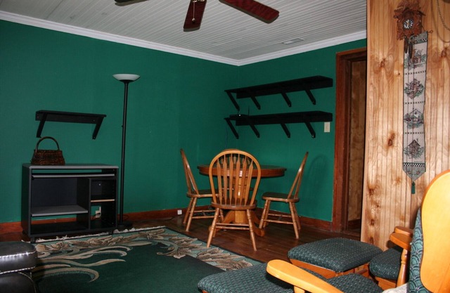 Country Manor - Top Floor