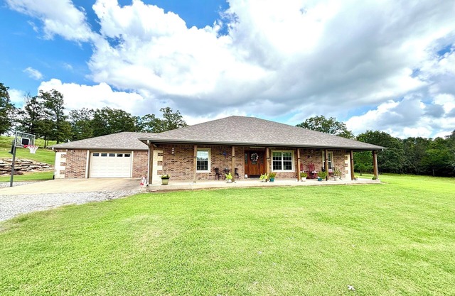 Country Solitude! Sleeps 10!