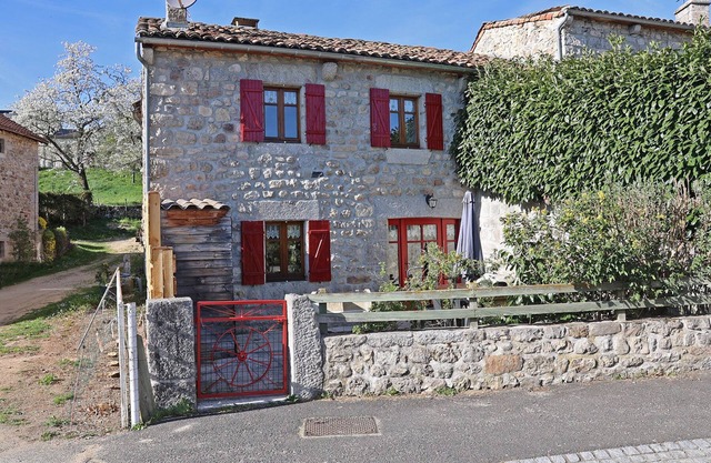 Country-style house close to shops