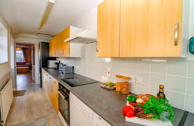 Country View Cottage - sleeps 5 guests in 3 bedrooms