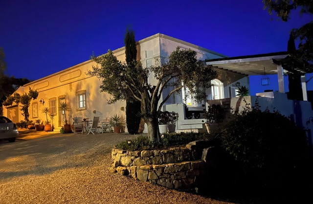 country villa with swimming pool and beautiful sea views near Faro, free wifi AC