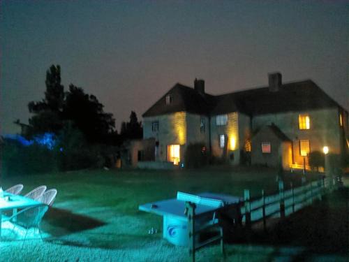 Countrylife Cottage for Groups- BBQ , firepit, free parking