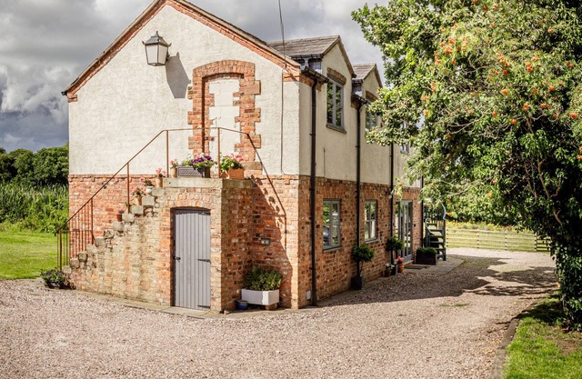 Countryside Coach House near Chester