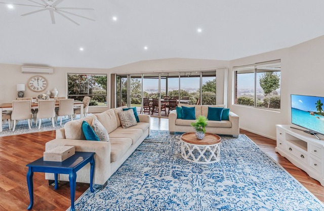 Countryside Escape with Stunning Views and Pool