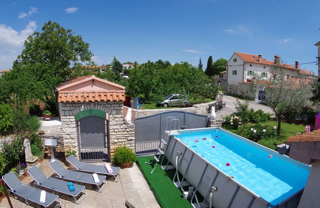 Countryside Holiday Apartment In Village Peresiji
