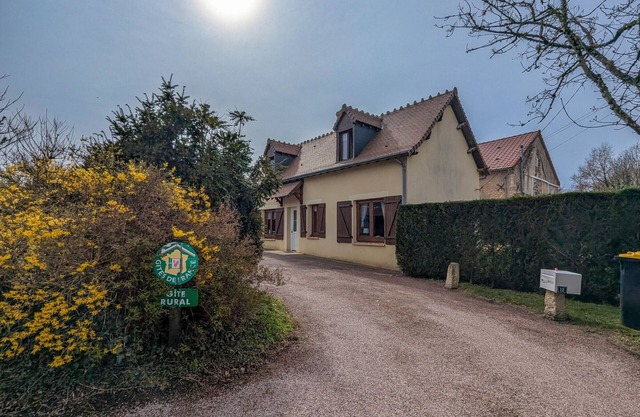 Countryside Retreat with Garden, Near Lake & Park