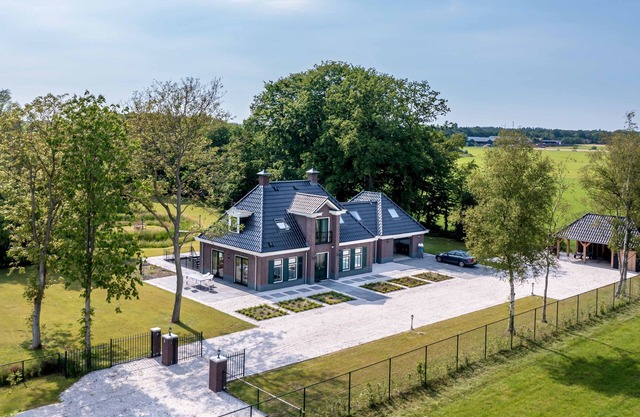 Countryside villa with spa, gym, games room & large private garden