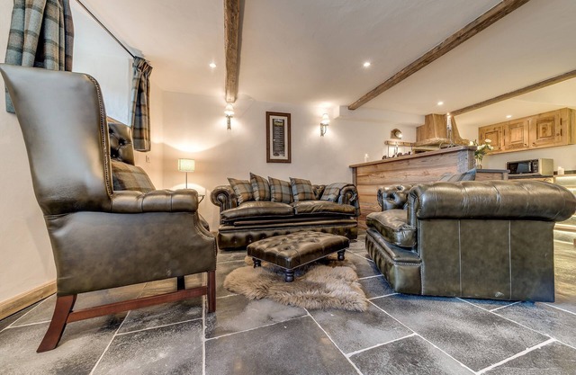 Couple's getaway. Large (70m2) 1 bed in Sainte Foy Station.