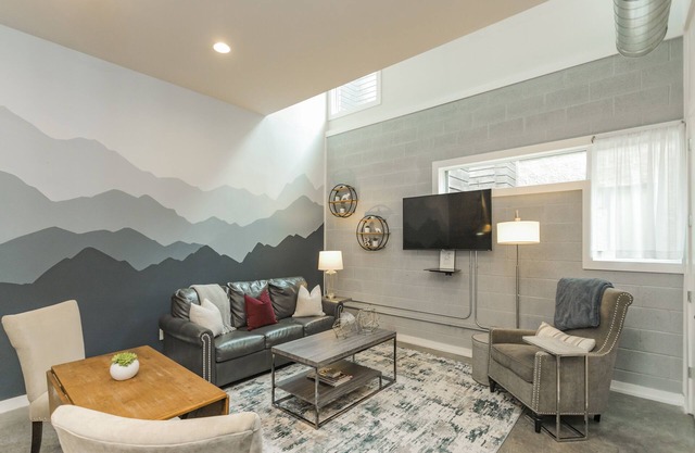 Couples Escape | Private Rooftoop | Blocks to Broadway | Free Parking!