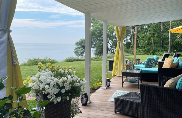 Couples Getaway on Lake Huron 2 miles south of the quaint town of Lexington