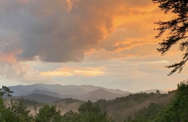 Couples Paradise: Soothing Sunset & Starry Nights Await !