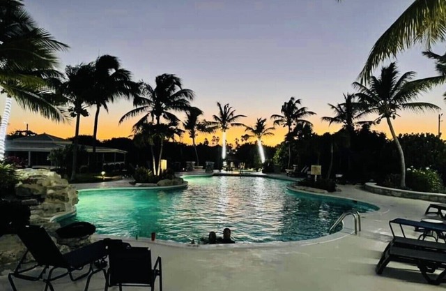 Couple’s Retreat! Condo with ocean views, pool, and hottub!