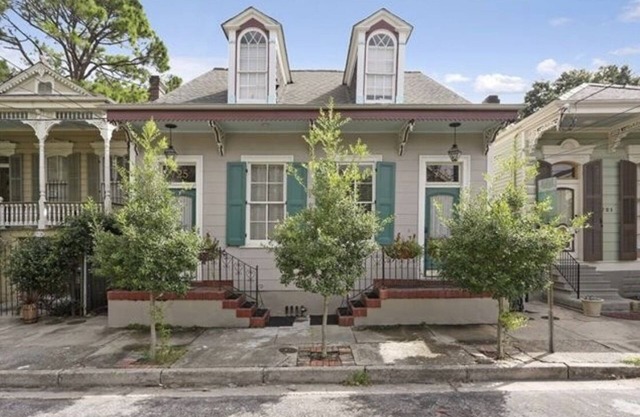 Courtyard apartment in the best location