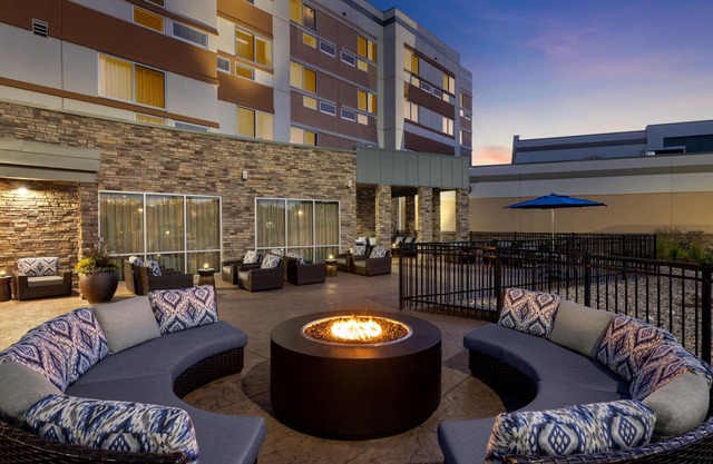 Courtyard by Marriott Omaha Bellevue Beardmore Event Center