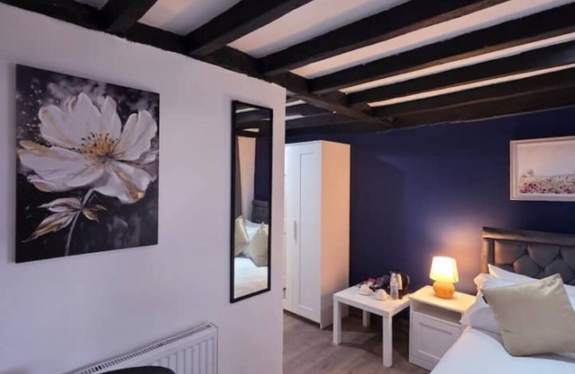 Courtyard Lodge -Room 8 on suite