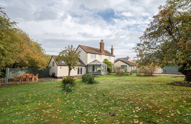 Cowpasture Cottage - Three Bedroom House, Sleeps 6