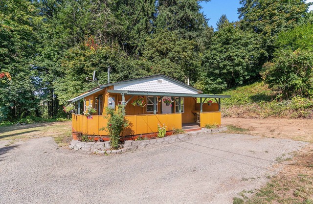 Cowpoke Cottage just 2 miles away from Ilani casino