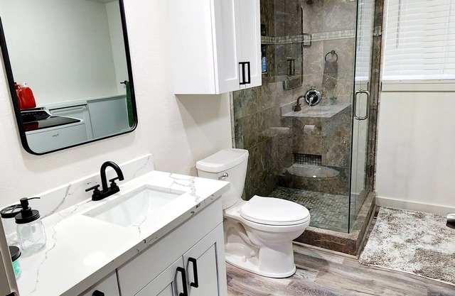 Cozy 1 bdr apartment in a private Verda Ridge home