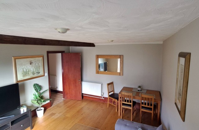 Cozy 1 bed with countryside views near Peterborough