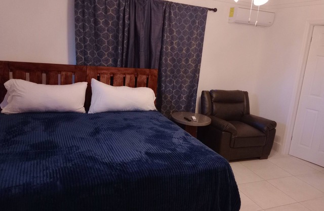 Cozy 1-bedroom apartment with WiFi, AC in charming Marsh Harbour