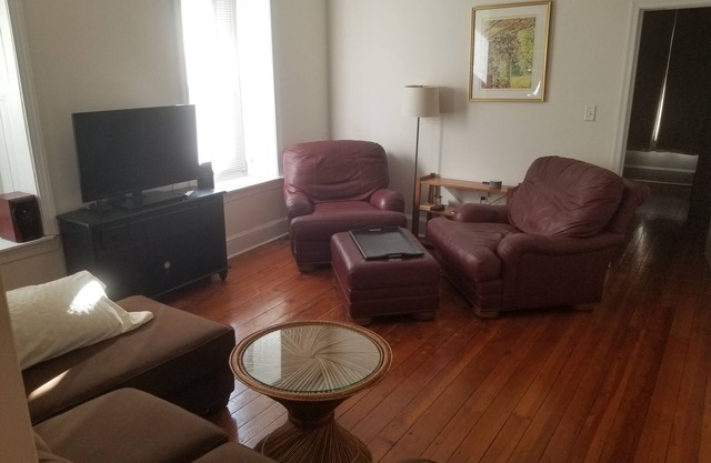 Cozy 1-bedroom apartment in charming Manayunk with WiFi, ACn1 car parking