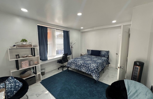 Cozy 1-bedroom apartment with WiFi, AC in pleasant Philadelphia