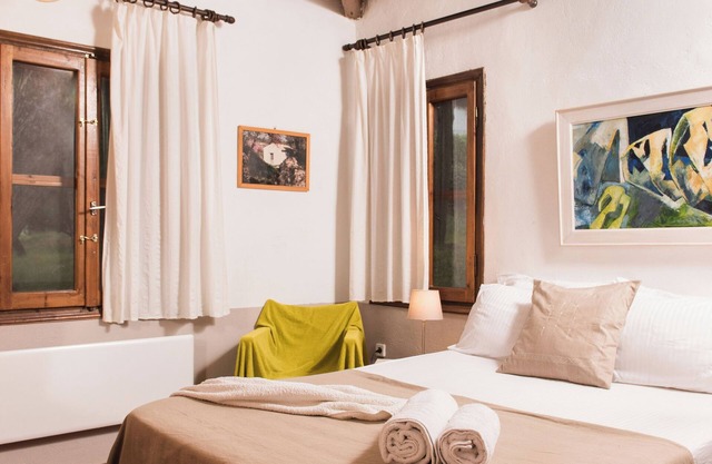 Cozy 1-bedroom apartment overlooking the Ionian sea.