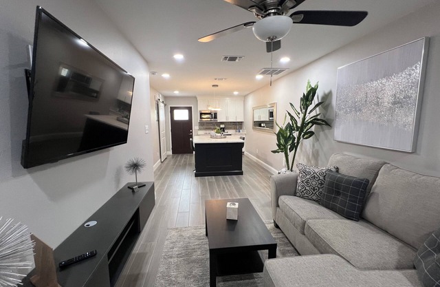 Cozy 1-bedroom apartment in beautiful Del Rio with WiFi, AC