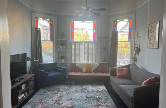 Cozy 1-bedroom apartment in uptown Oakland, pet-friendly with off-street parking