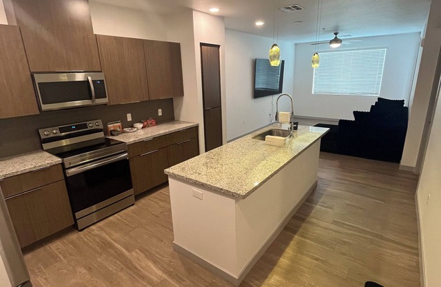 Cozy 1-bedroom apartment in wonderful Phoenix with fitness room, WiFi