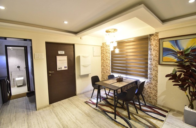 Cozy 1-bedroom apartment in amazing Mumbai with AC, WiFi