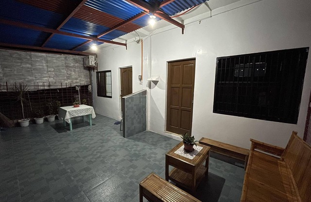 Cozy 1-bedroom apartment with WiFi, AC in tranquil Dauin