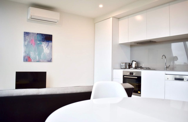 Cozy 1-Bedroom Unit in South Melbourne