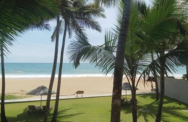 Cozy 1-bedroom condo in wonderful Induruwa with WiFi, AC