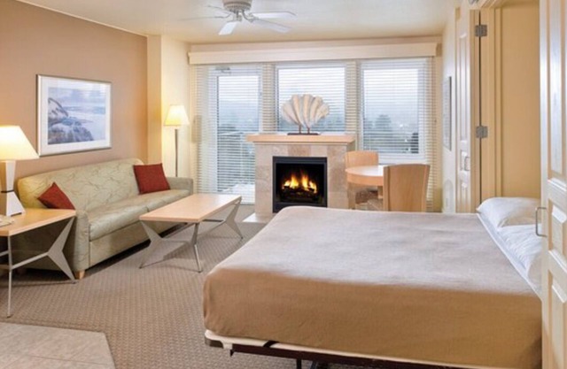 Cozy 1-bedroom condo in wonderful Seaside with fitness room, AC