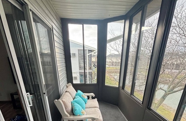 Cozy 1-bedroom condo in wonderful Oak Harbor with AC, WiFi 30” boat dock
