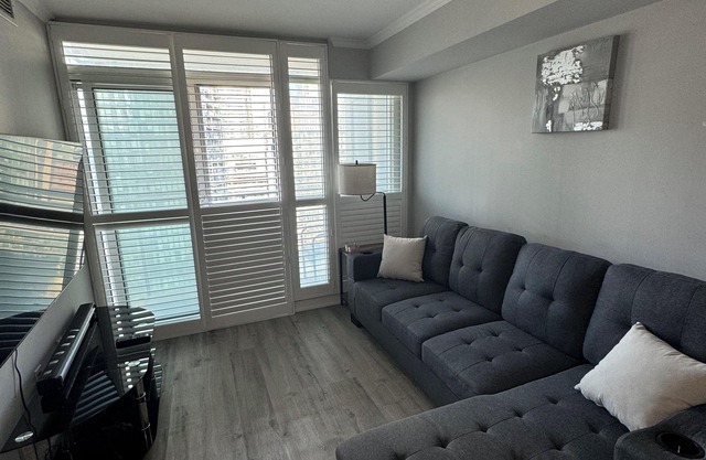 Cozy 1-bedroom condo with WiFi, fitness room in brilliant Toronto
