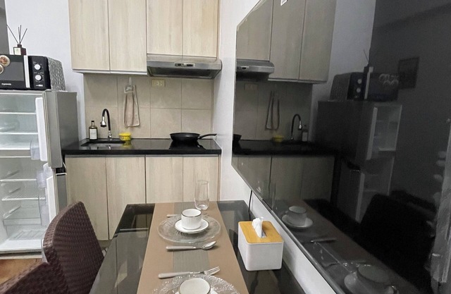 Cozy 1-bedroom condo with balcony in Roxas Blvd