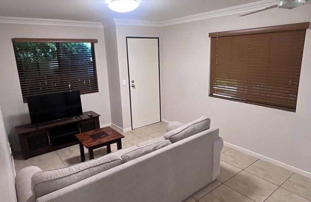 Cozy 1-bedroom fully furnished unit in marvelous Emerald with WiFi, AC, Laundry