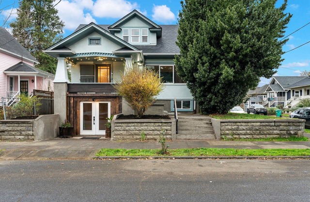 Cozy 1-bedroom House ~ Heart of Iconic Portland Hawthorne District!
